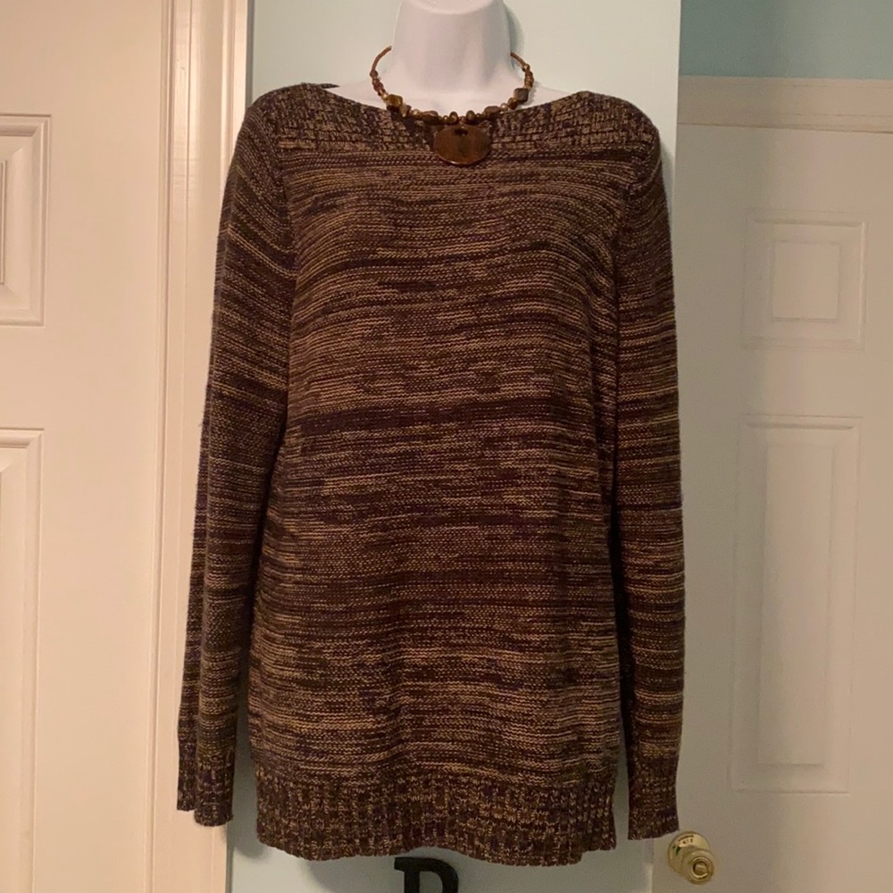 Great casual sweater with a pair of leggings and boots